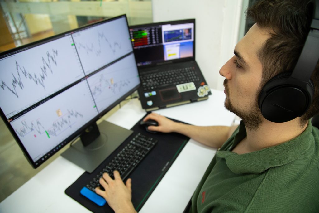 Racso Trader y su trading desk