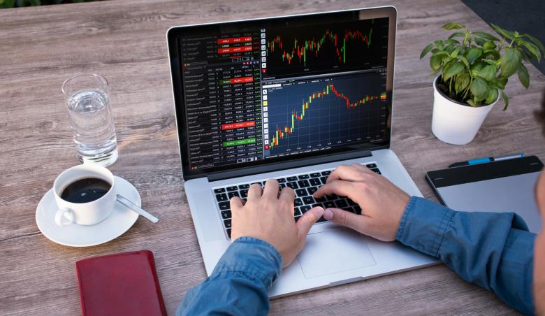 Desde una laptop se puede hacer trading